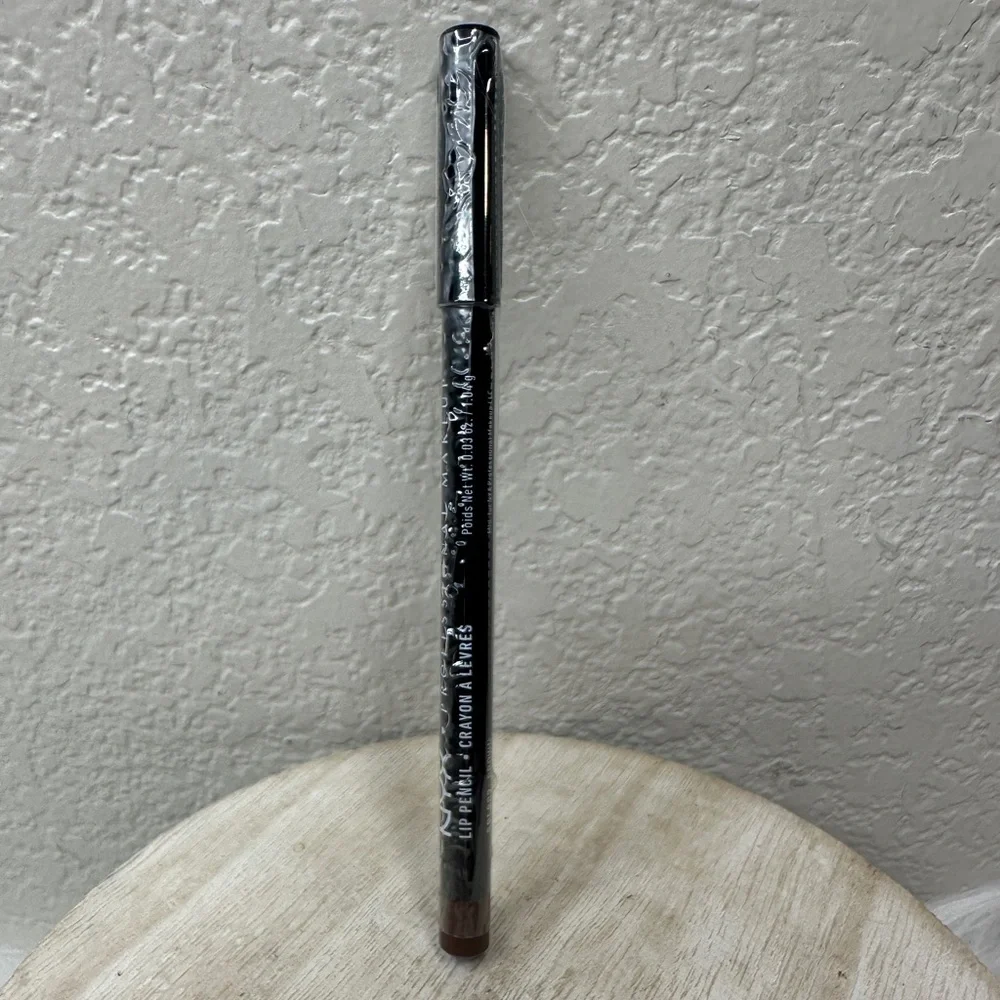 $3 🌙‎ NYX Lip Pencil In Brown NEW Full Sz